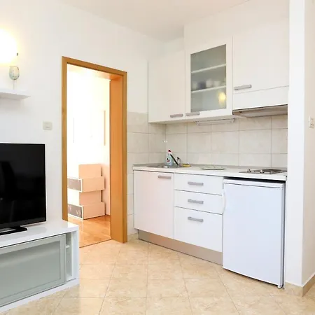 10339b Apartment *